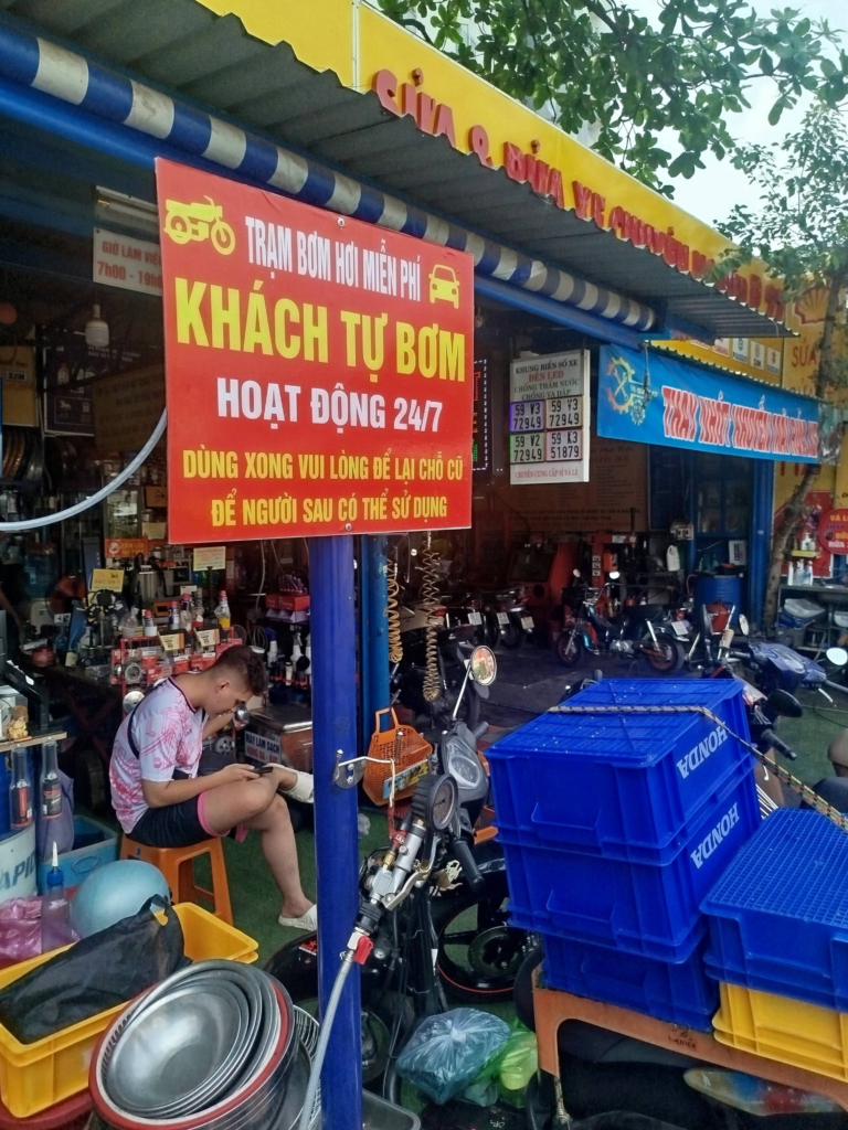 Bơm xe miễn phí tại 27 Đường Thanh Đa, P.27, Q. Bình Thạnh